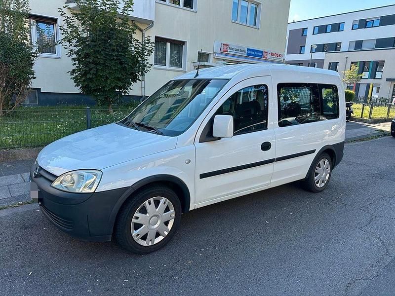 Second-hand Opel Combo Basis 97 CP (71 kW) 2006 Alb Monovolum