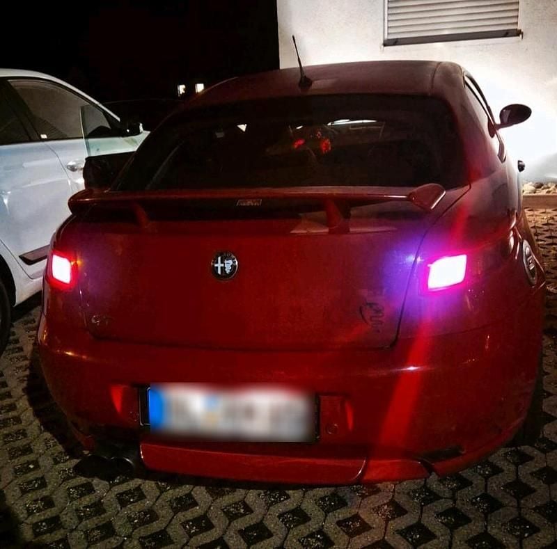 Rot Gebraucht 2004 Alfa Romeo GT Coupé | 2.500 € - Bild 1/4