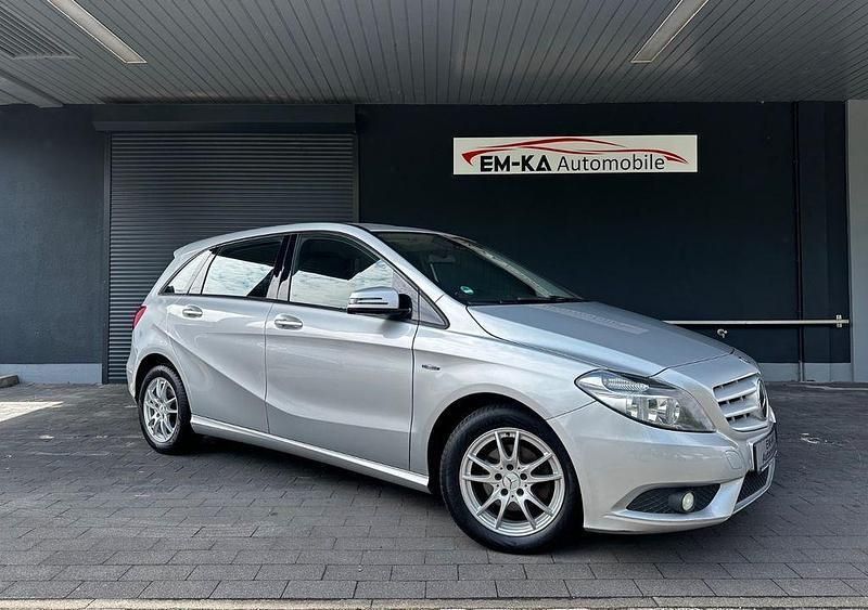 Gebraucht Mercedes B180 109 PS (80 kW) 2012 Silber Van / Kleinbus
