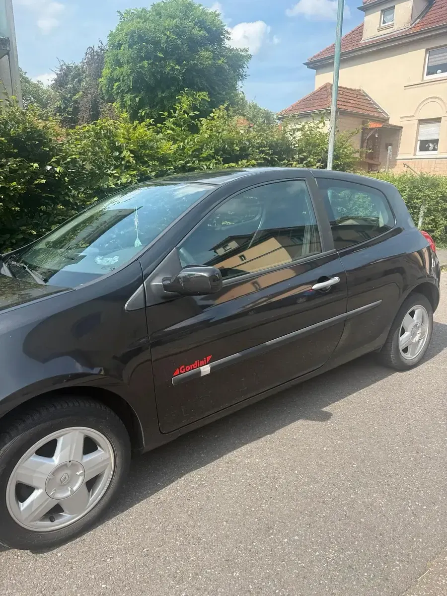 Gebraucht Renault Clio 80 PS (58 kW) 2007 Grau Kleinwagen