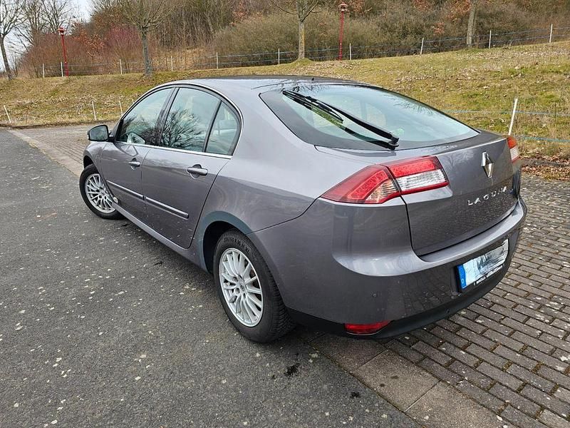 Gebraucht Renault Laguna III Expression 140 PS (102 kW) 2012 Grau Limousine