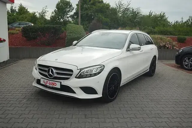 Gebraucht Mercedes C300 Avantgarde 258 PS (189 kW) 2018 Polarweiss Kombi