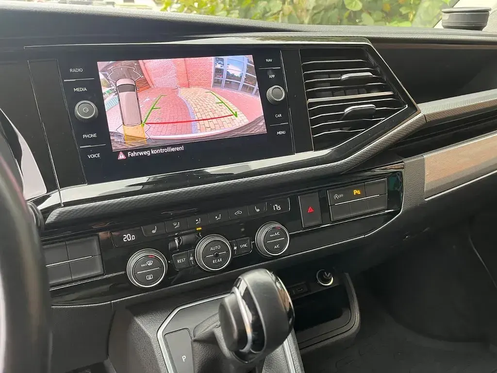 Gebraucht VW Multivan Generation Six 150 PS (110 kW) 2021 Reflexsilber Van / Kleinbus