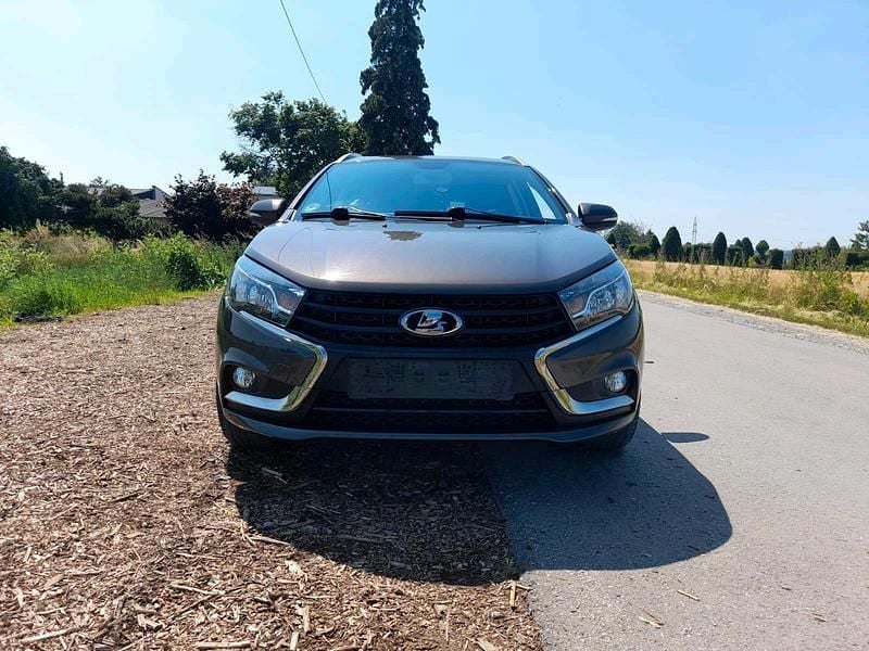Braun Gebraucht 2018 Lada Vesta Kombi | 5.500 € (Fairer Preis) - Bild 1/4
