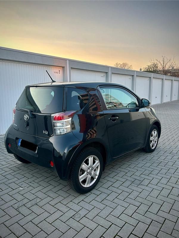 Gebraucht Toyota iQ 68 PS (50 kW) 2009 Schwarz Kleinwagen