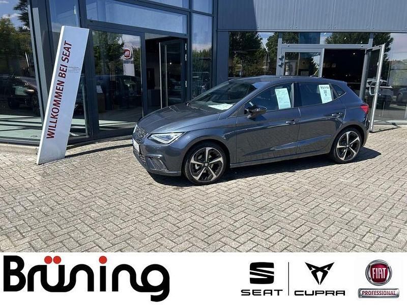 Magnetic tech (grau) Gebraucht 2024 Seat Ibiza FR Limousine | 25.490 € - Bild 1/4