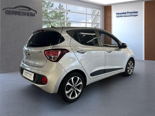 Gebraucht Hyundai i10 Style 87 PS (63 kW) 2017 Silber Kleinwagen
