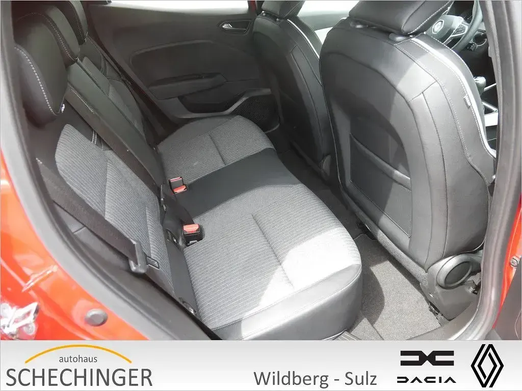 Gebraucht Renault Clio V Techno 140 PS (102 kW) 2023 Rot / dezirrot (metallic) Kleinwagen