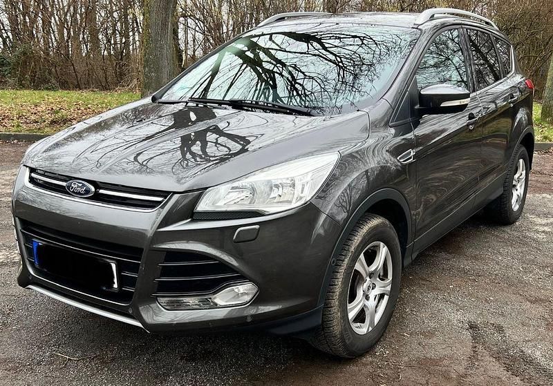 Gebraucht Ford Kuga Titanium 150 PS (110 kW) 2015 Grau SUV