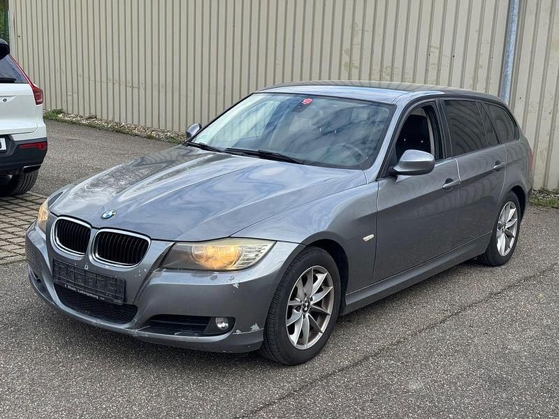 Gebraucht BMW 320 184 PS (135 kW) 2011 Grau Kombi