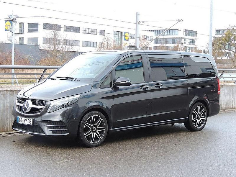 Grau Gebraucht 2023 Mercedes V300 AMG line Van / Kleinbus | 51.980 € (Superpreis) - Bild 1/4