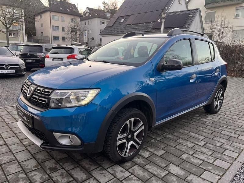 Gebraucht Dacia Sandero Celebration 90 PS (66 kW) 2018 Blau Limousine