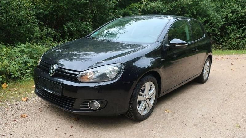 Gebraucht VW Golf VI Match 105 PS (77 kW) 2012 Schwarz Kleinwagen