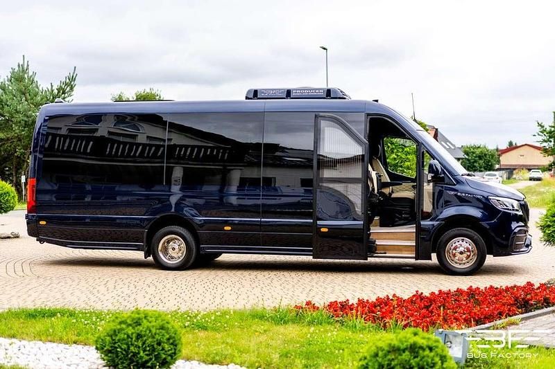 Neu Mercedes Sprinter Luxury 190 PS (139 kW) 2025 Blau Van