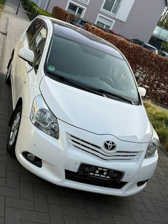 Gebraucht Toyota Verso Edition 147 PS (108 kW) 2010 Weiß Van / Kleinbus