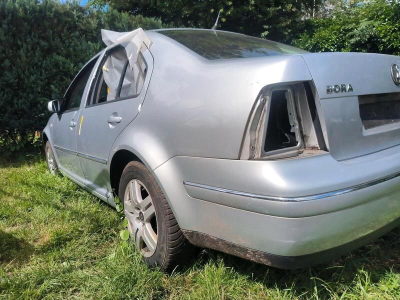 Silber Gebraucht 2004 VW Bora Limousine | 250 € (Superpreis) - Bild 1/4