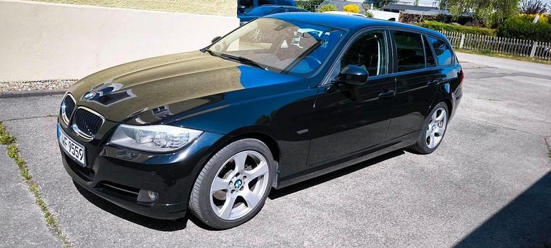 Schwarz Gebraucht 2012 BMW 320 Kombi | 7.900 € (Superpreis) - Bild 1/4