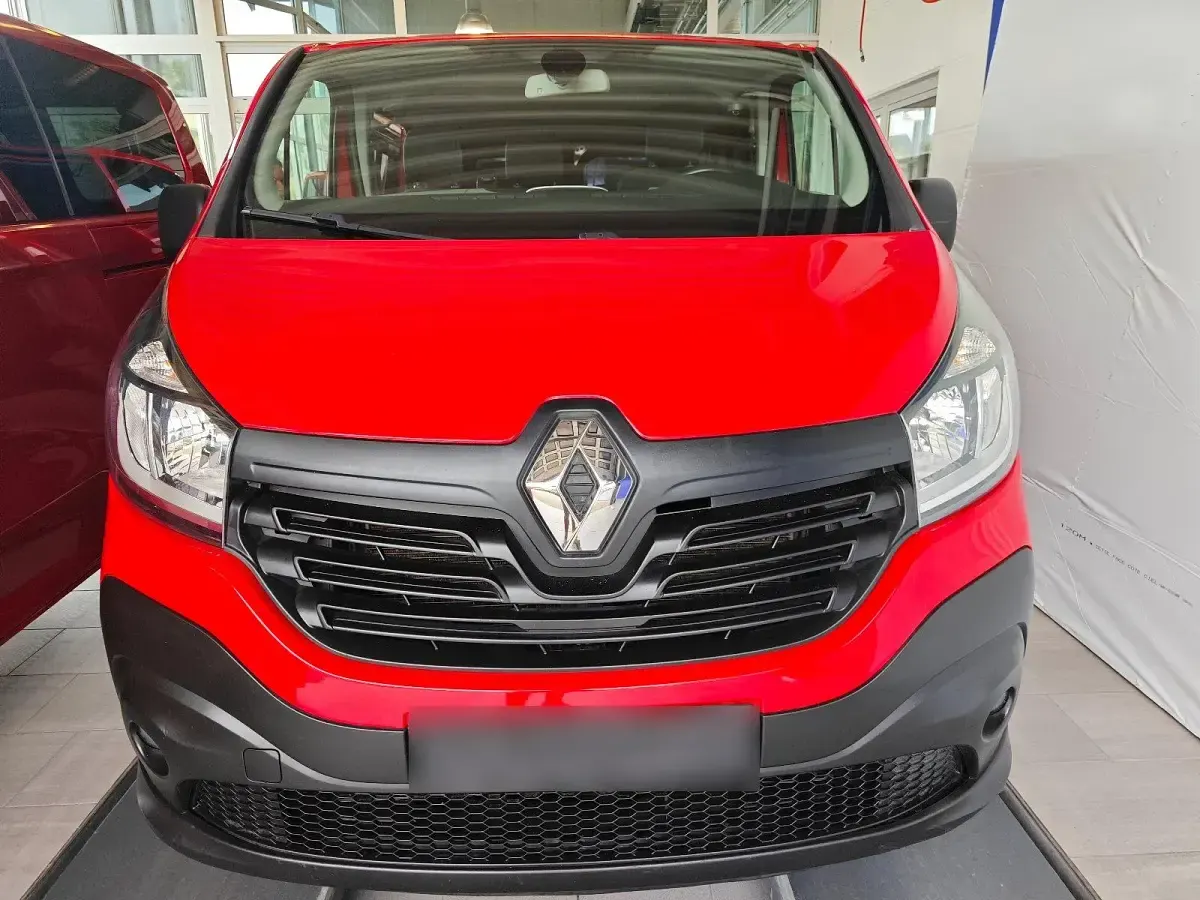 Gebraucht Renault Trafic 145 PS (106 kW) 2015 Rot Van / Kleinbus