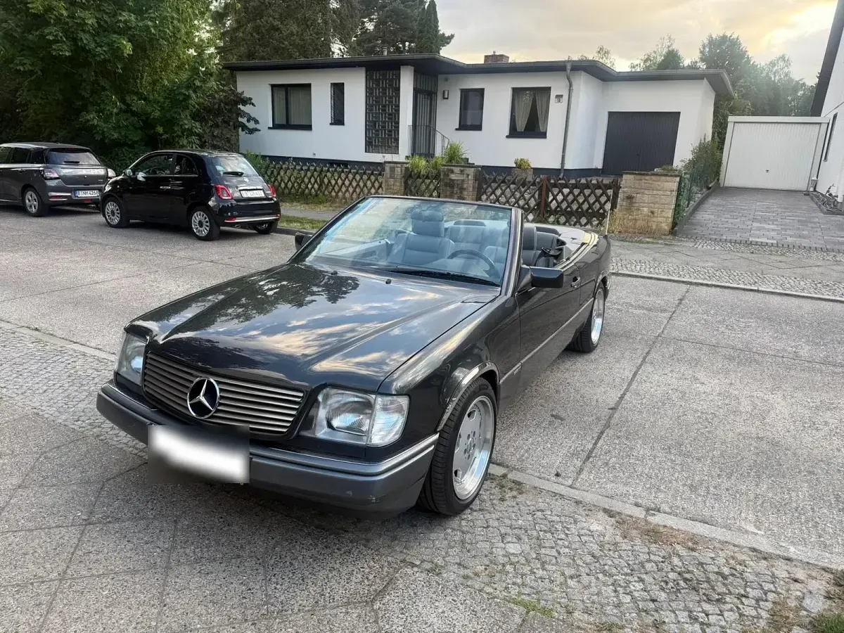 Gebraucht Mercedes E220 150 PS (110 kW) 1994 Schwarz Cabrio