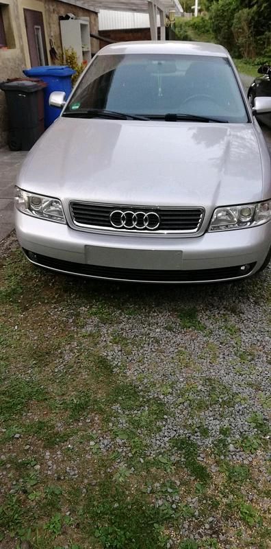 Silber Gebraucht 1999 Audi A4 Limousine | 1.100 € (Superpreis) - Bild 1/4