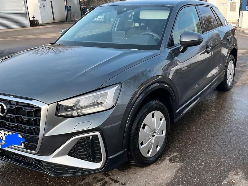 Gebraucht Audi Q2 S-Line 116 PS (85 kW) 2024 Grau SUV