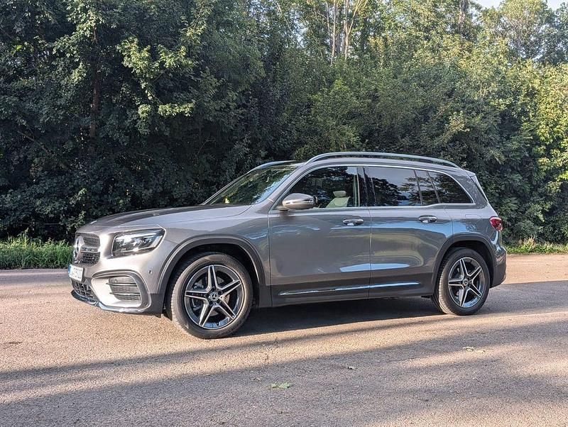 Grau Gebraucht 2024 Mercedes GLB200 Advanced Plus SUV | 41.500 € (Guter Preis) - Bild 1/4
