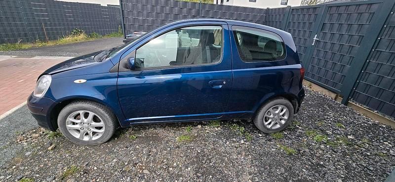 Gebraucht Toyota Yaris 65 PS (47 kW) 2003 Blau Kleinwagen
