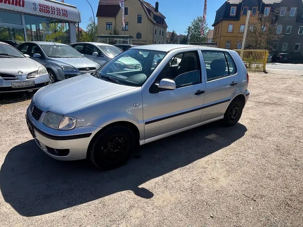 Second-hand VW Polo 82 CP (60 kW) 2000 Argintiu Berlinǎ