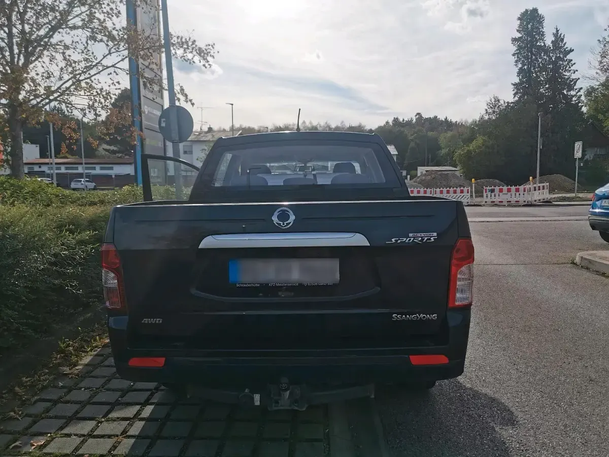 Gebraucht SsangYong Actyon 156 PS (114 kW) 2013 Schwarz Pickup