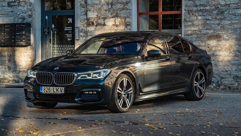 Grau Gebraucht 2017 BMW 730 M Sport Limousine | 29.999 € (Guter Preis) - Bild 1/4