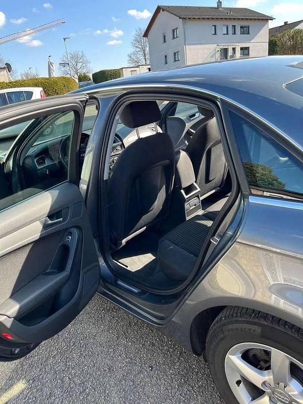 Gebraucht Audi A4 Ambiente 120 PS (88 kW) 2012 Grau Limousine