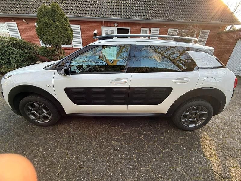 Weiß Gebraucht 2016 Citroën C4 Cactus Feel Kleinwagen | 8.900 € (Fairer Preis) - Bild 1/4