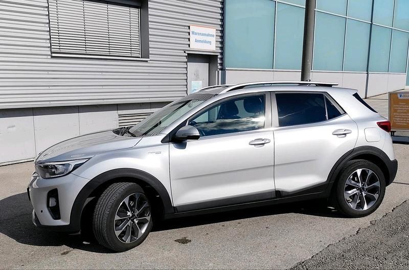 Silber Gebraucht 2019 Kia Stonic Platinum SUV | 10.999 € (Guter Preis) - Bild 1/4