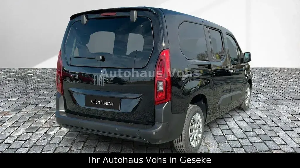 Neu Fiat Doblò 131 PS (96 kW) 2025 Schwarz Van / Kleinbus