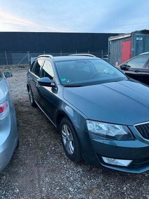 Gebraucht Skoda Octavia Style 110 PS (80 kW) 2015 Grau Kleinwagen