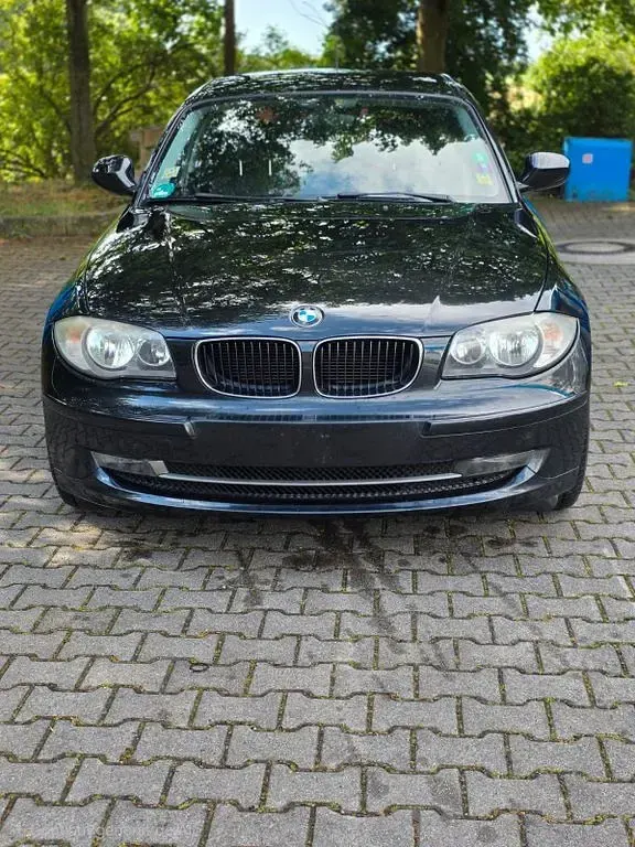 Gebraucht BMW 116 116 PS (85 kW) 2010 Schwarz Kleinwagen