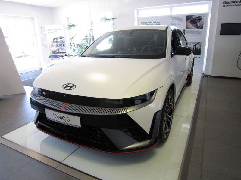 Atlas white matt Neu 2025 Hyundai Ioniq 5 SUV | 69.990 € (Etwas zu teuer) - Bild 1/4