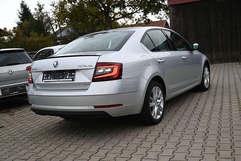 Gebraucht Skoda Octavia Style 150 PS (110 kW) 2019 Silber Limousine