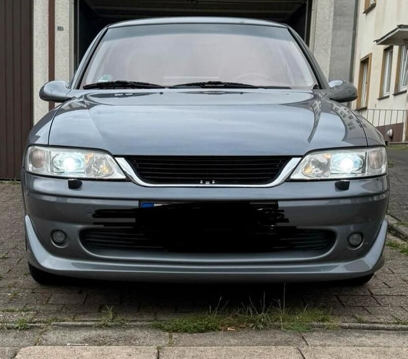 Grau Gebraucht 2001 Opel Vectra Sport Limousine | 2.399 € (Teuer) - Bild 1/4