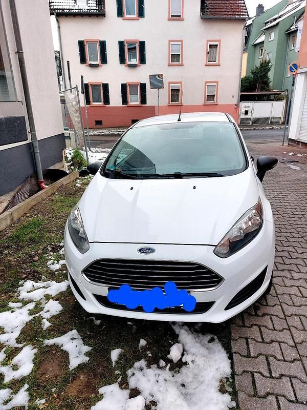 Gebraucht Ford Fiesta 60 PS (44 kW) 2015 Weiß Kleinwagen