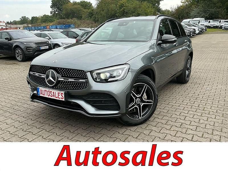 Grau Gebraucht 2021 Mercedes GLC300e AMG SUV | 30.826 € (Etwas zu teuer) - Bild 1/4