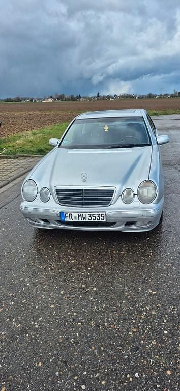 Gebraucht Mercedes E280 204 PS (150 kW) 1999 Silber Limousine
