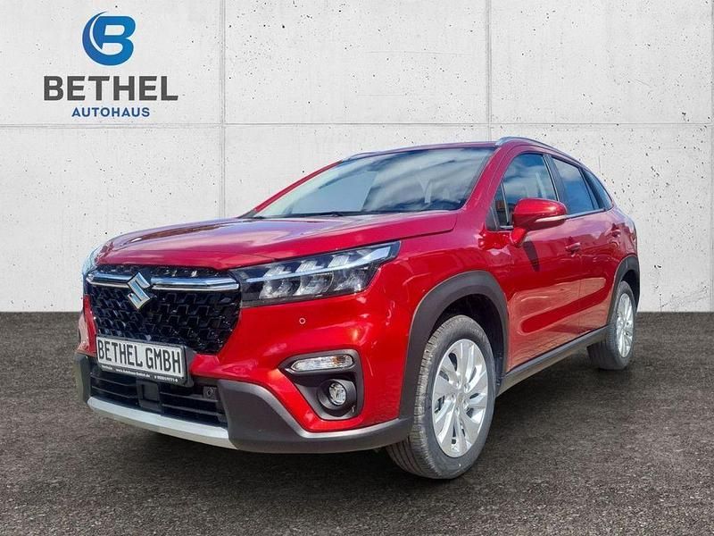 Energetic red pearl metallic Gebraucht 2024 Suzuki SX4 S-Cross Comfort SUV | 25.240 € (Fairer Preis) - Bild 1/4