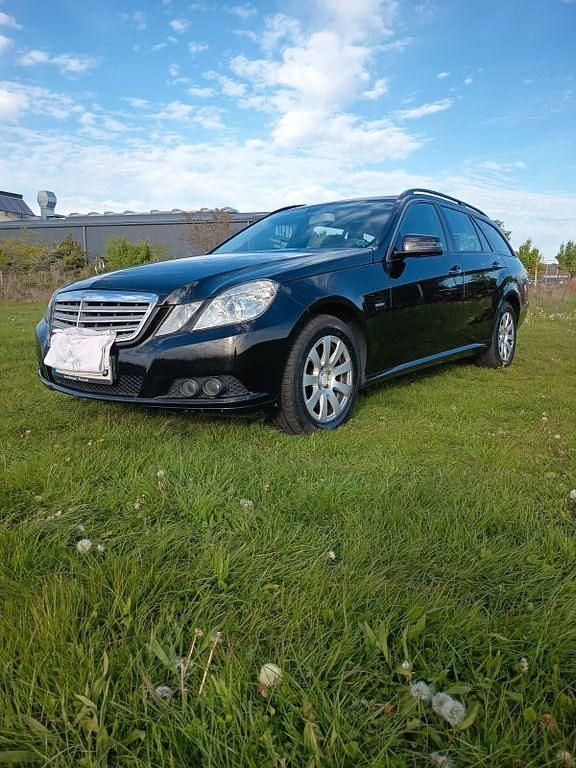 Gebraucht Mercedes E250 204 PS (150 kW) 2010 Schwarz Limousine