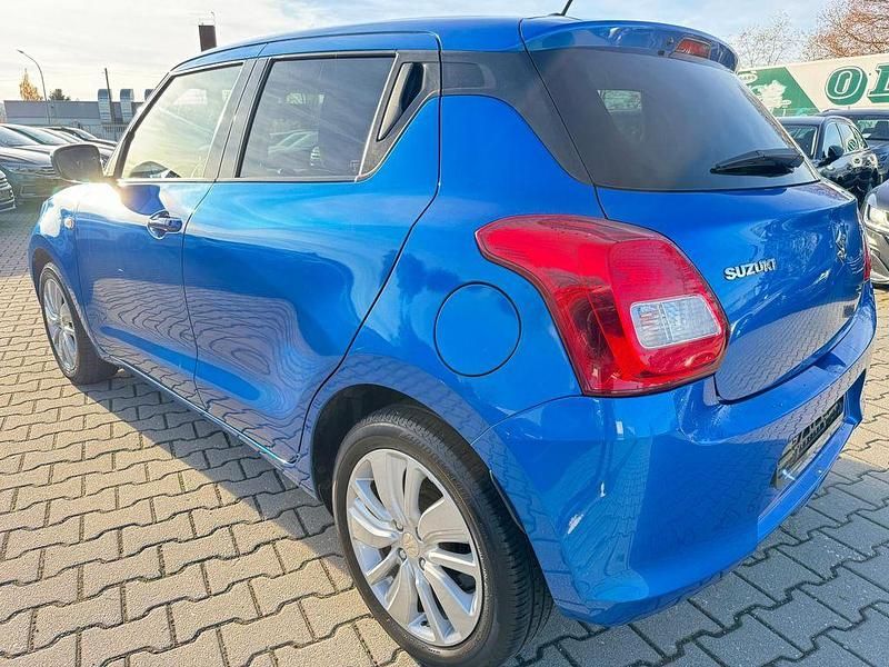 Gebraucht Suzuki Swift Comfort+ 90 PS (66 kW) 2020 Blau Limousine