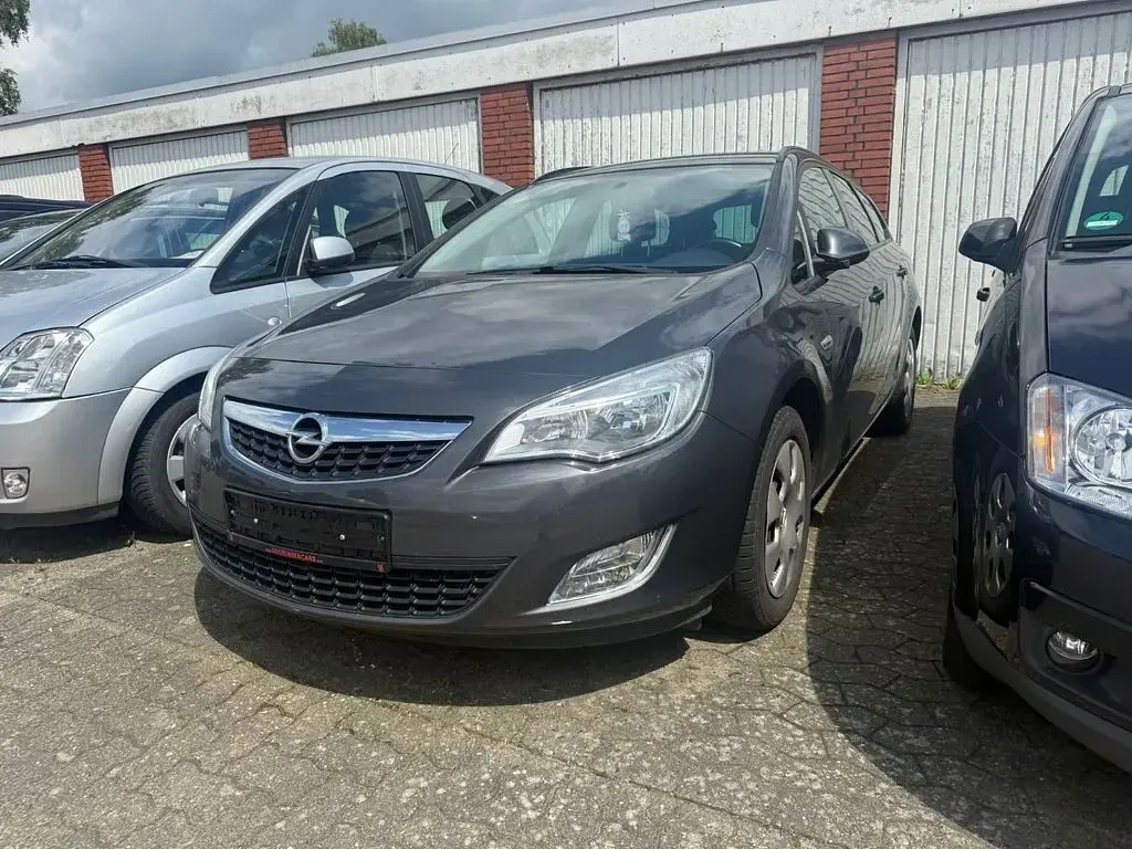 Gebraucht Opel Astra Design Edition 101 PS (74 kW) 2011 Grau Kombi