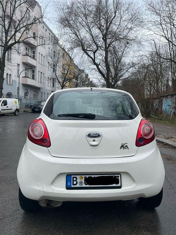 Gebraucht Ford Ka Ambiente 69 PS (50 kW) 2013 Weiß Kleinwagen