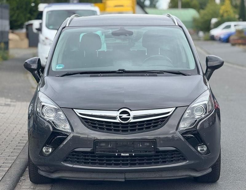 Grau Gebraucht 2015 Opel Zafira Tourer Innovation Van / Kleinbus | 10.950 € (Etwas zu teuer) - Bild 1/4