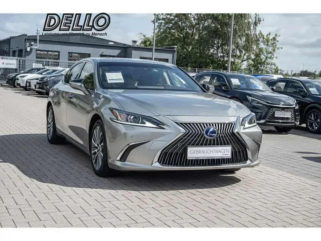 Gebraucht Lexus ES300H 218 PS (160 kW) 2021 Silber Limousine