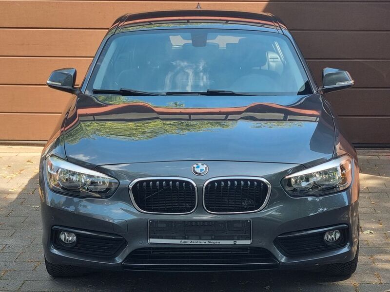 Grau Gebraucht 2019 BMW 118 Advantage Kleinwagen | 16.999 € (Fairer Preis) - Bild 1/4